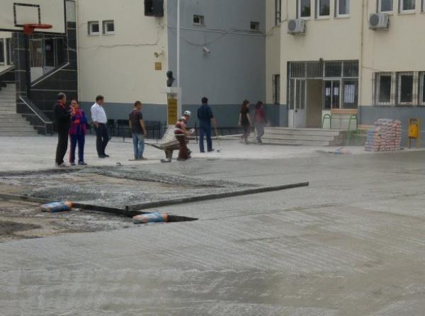 16/04/2018 Basketbol ve voleybol oyun sahalarımızın betonlama çalışması